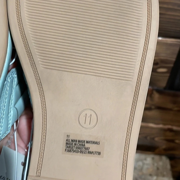 Women’s Sandals - Picture 8 of 9